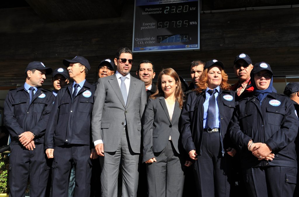 عناصر من شرطة المياه مع شرفات أفيلال، كاتبة الدولة المكلفة بالماء، ومحمد عبد النبوي، رئيس النيابة العامة بالمغرب