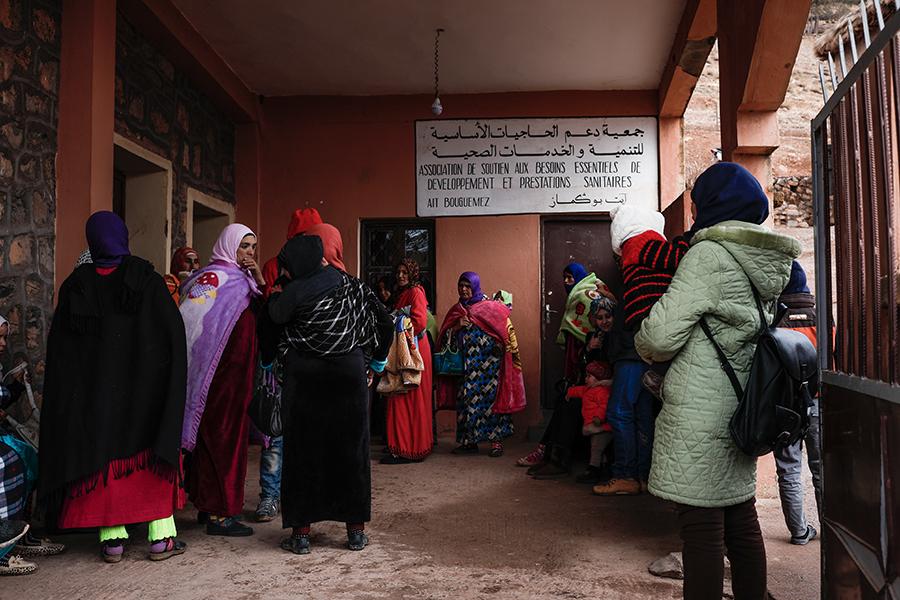 في منطقة آيت بوكماز يوجد مستشفى واحد يقع في دوار تابانت، يحج إليه مرضى 33 دوَّارا، لكنه لا يتوفر إلا على طبيبة واحدة.