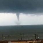 بالفيديو.. إعصار يضرب سواحل الرباط في مشهد نادر